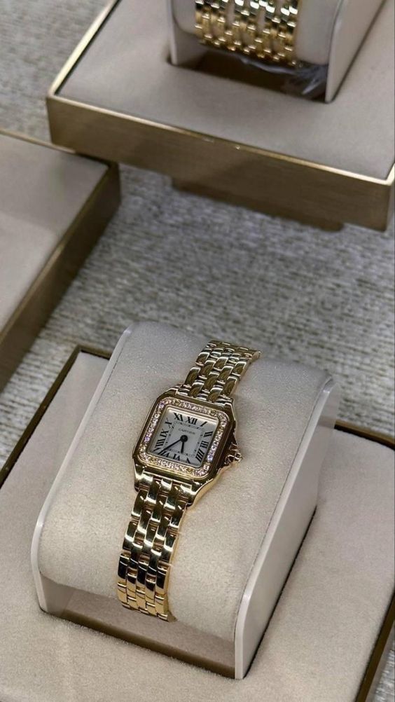 Luxury Ladies Quartz Watch (cartier dupe)